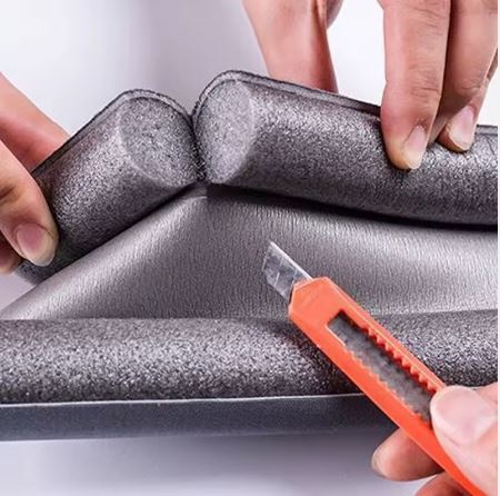 Bande d'étanchéité anti-insectes de bas de porte